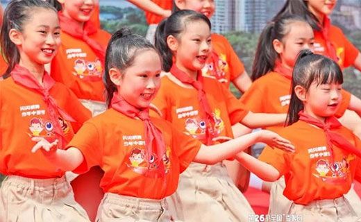 唱响《明眸闪亮 少年中国梦》主题曲