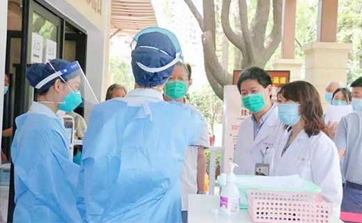 高玮书记一行人走访慰问疫情防控一线工作人员