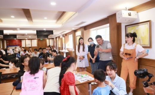 中国新闻网：第五届“科普宣传周”和“医院开放日”活动 小朋友走进医院