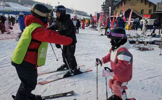 青年报·青春上海：@南方人：来冰雪世界赏景玩雪，需警惕“雪盲症”！