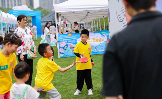 文汇报 ：我国儿童青少年近视呈高发、低龄化趋势，上海近视率上升趋势获有效遏制