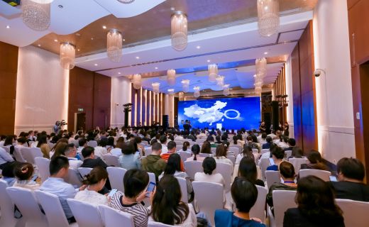 中国新闻网：全国爱眼日：关注普遍的眼健康，守护全家人的好视力