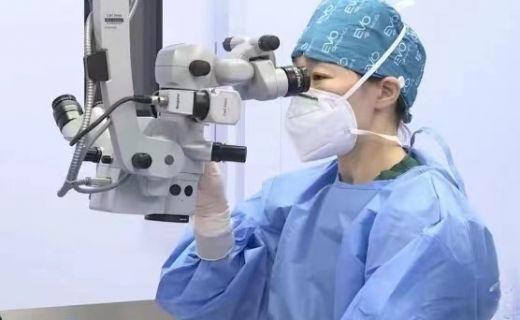 劳动观察：暑假迎来“摘镜”高峰，对近视手术的误解还有多少？