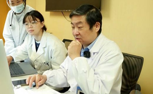 澎湃新闻：“近视神药”低浓度阿托品暑期咨询量上升，医生：并非所有儿童适用