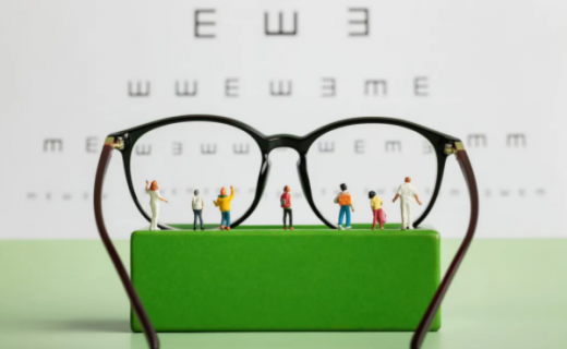 上海静安：得了近视眼，就不得老花眼了？真相是……