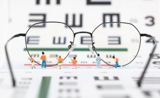 上海静安：办公桌前“焊”8小时，这些行为正在悄悄伤害眼睛！专家支招