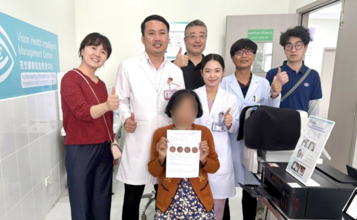 文汇报：上海创新视觉健康服务模式首次落地海外，柬埔寨百姓尝鲜中国AI技术筛眼病